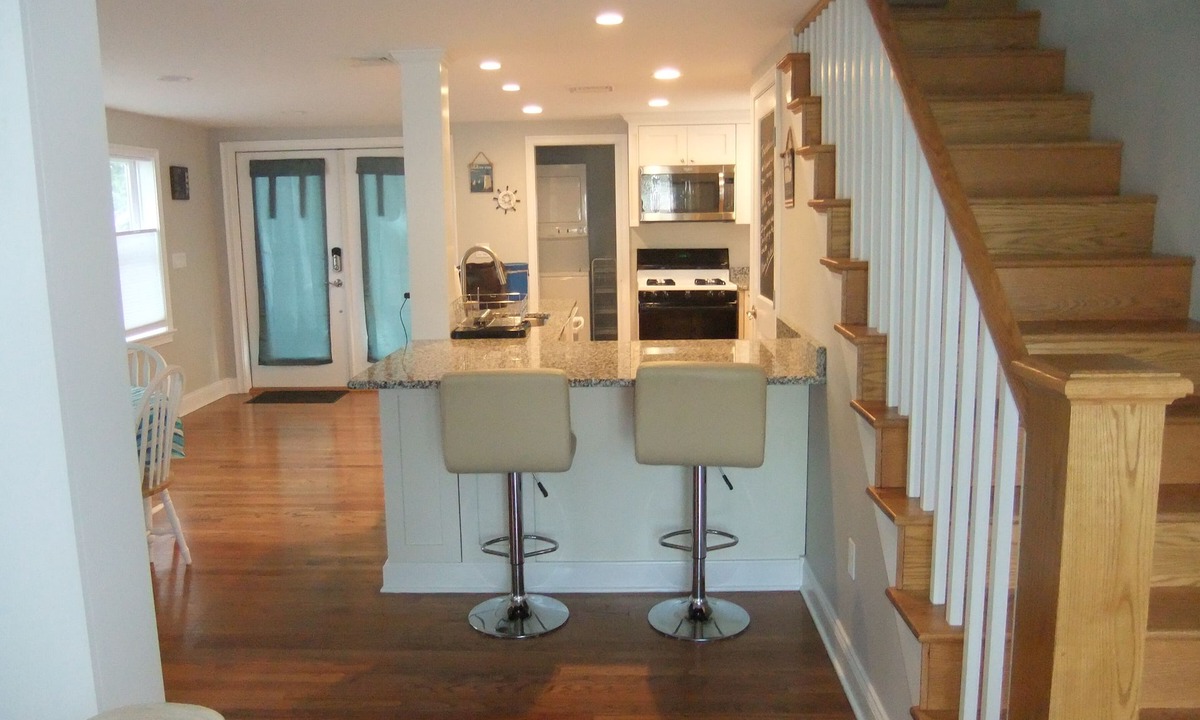 Milford House | Beautiful Completely Renovated 3 Bed 2 Bath Non-Smoking Home with Water Views