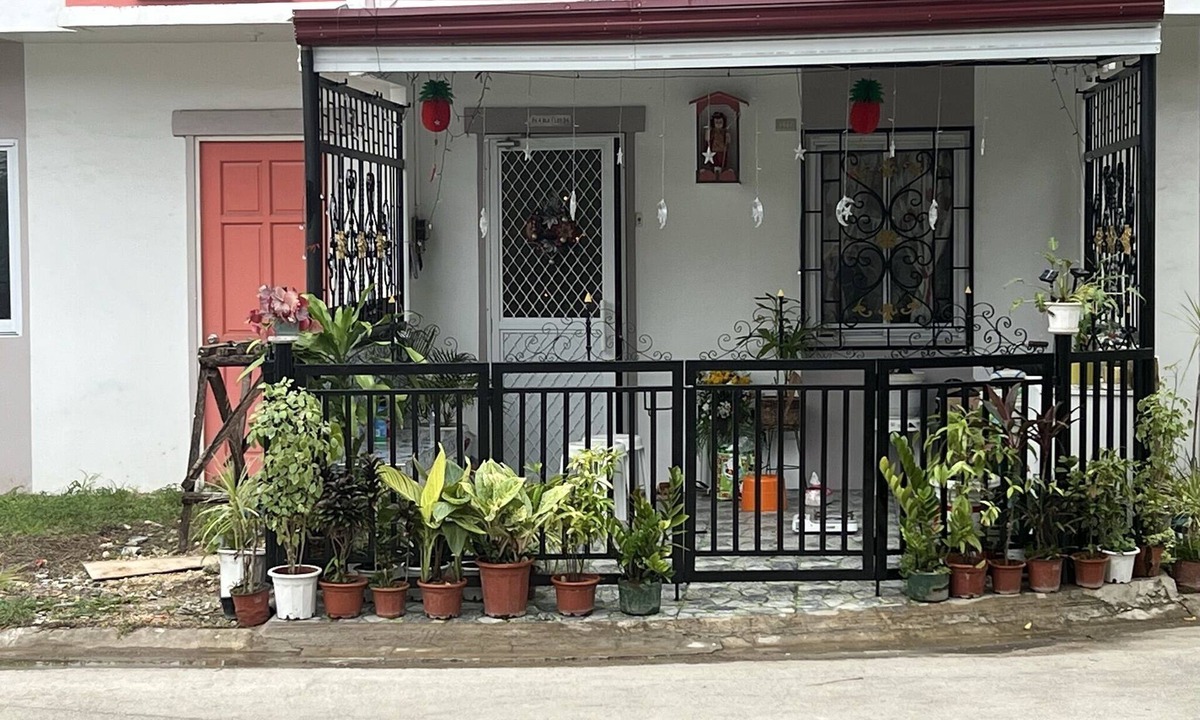 Compostela House | Beautiful Compostela 2 Story Townhouse with Patio