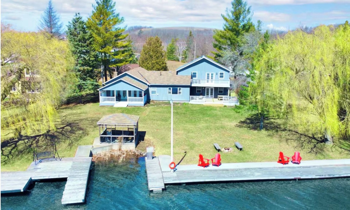 Hastings Cottage | Beautiful cottage on the Trent River, just an 8-minute drive from Hastings.