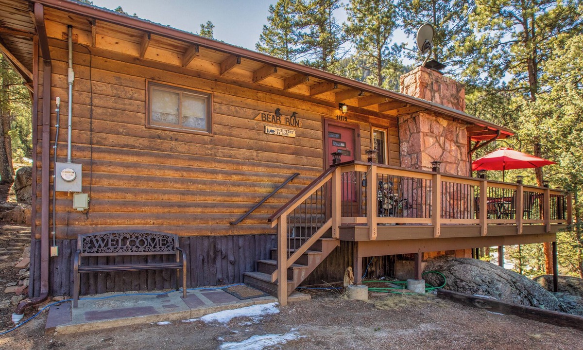 Woodland Park Cabin | Beautiful deck, listen to the creek