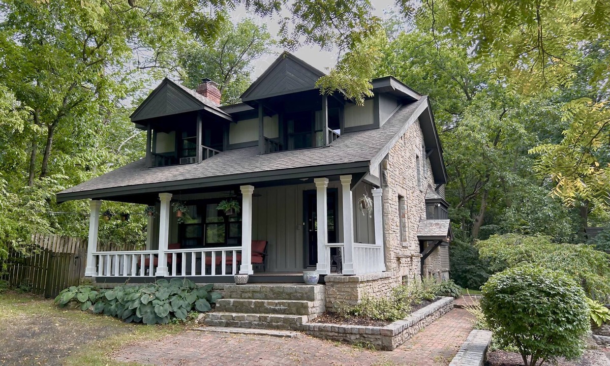 Dublin House | Beautiful Downtown Riverview Private 3-Bed Vacation Home