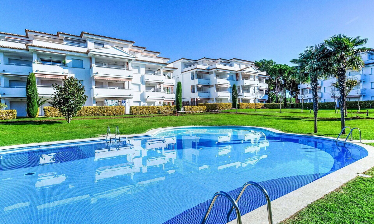 Pals Apartment | Beautiful apartment for 4 guests with pool, WIFI, TV and patio
