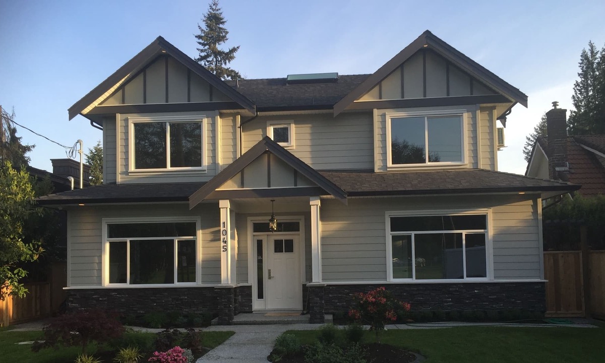 Edgemont House | Beautiful Executive Home - Close to everything Vancouver has to offer!