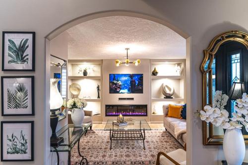 Booktown House | Beautiful Executive Home close to the Ocean