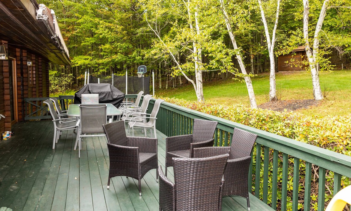 Fleischmanns Ski Chalet | Beautiful expansive ski chalet with hot tub less than 10m to Belleayre Mountain!