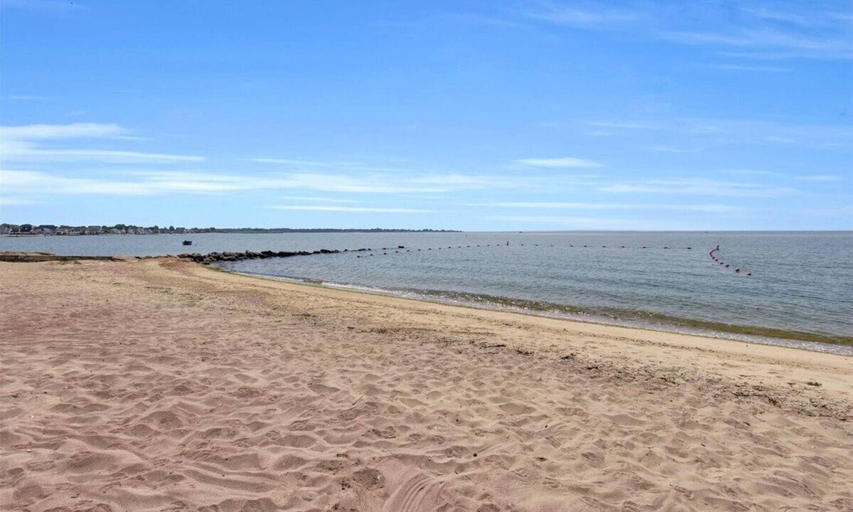 Westbrook Center Cottage | Beautiful, family friendly, beach cottage -3 min walk to beach