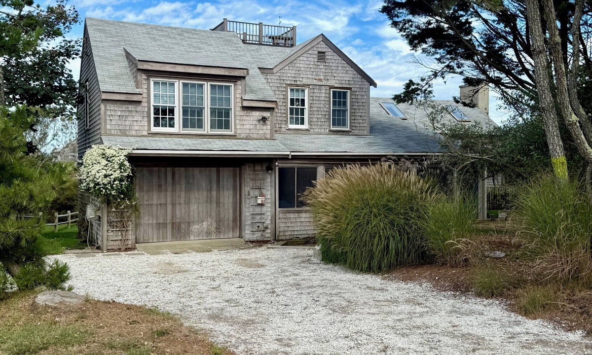 Madaket House | Beautiful four bedroom three bath home in the quiet sunset community of Madaket.