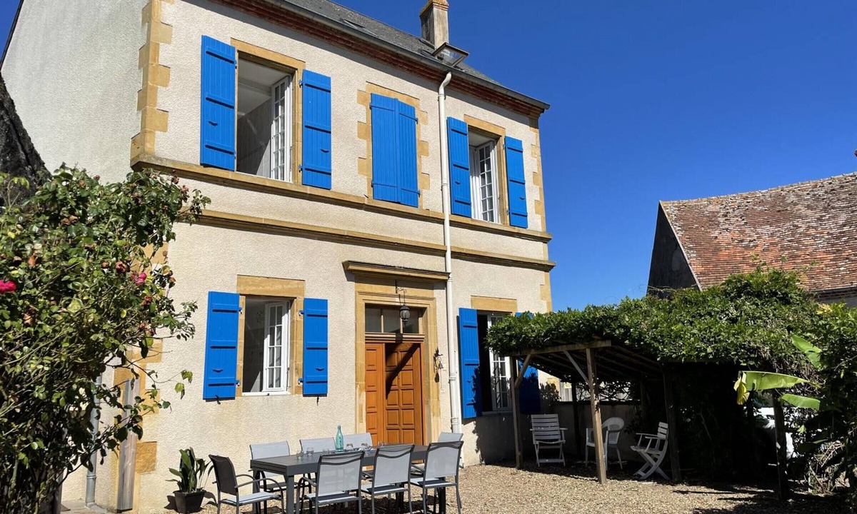 Pierrefitte-sur-Loire Cottage | Beautiful 18th-century Bourbonnais house in a charming village with garden