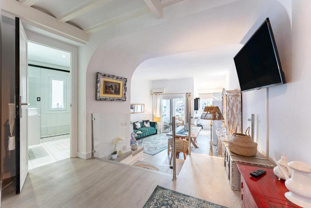 Cabopino Apartment | Beautiful frontline apartment