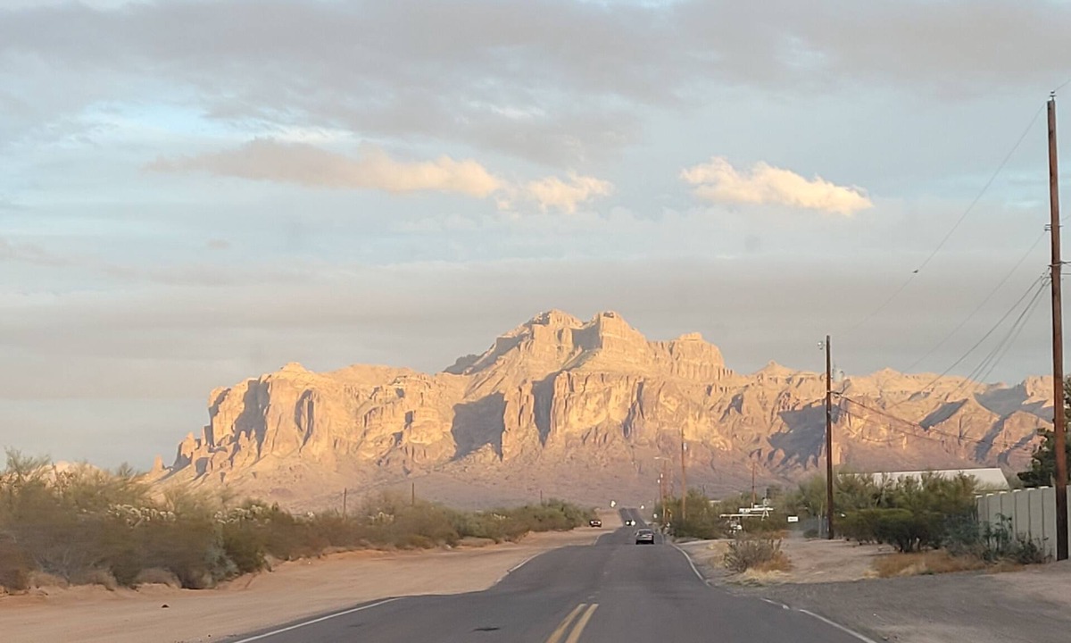 Apache Junction House | Beautiful Gated Retreat with Breathtaking Views of the Superstition Mountains