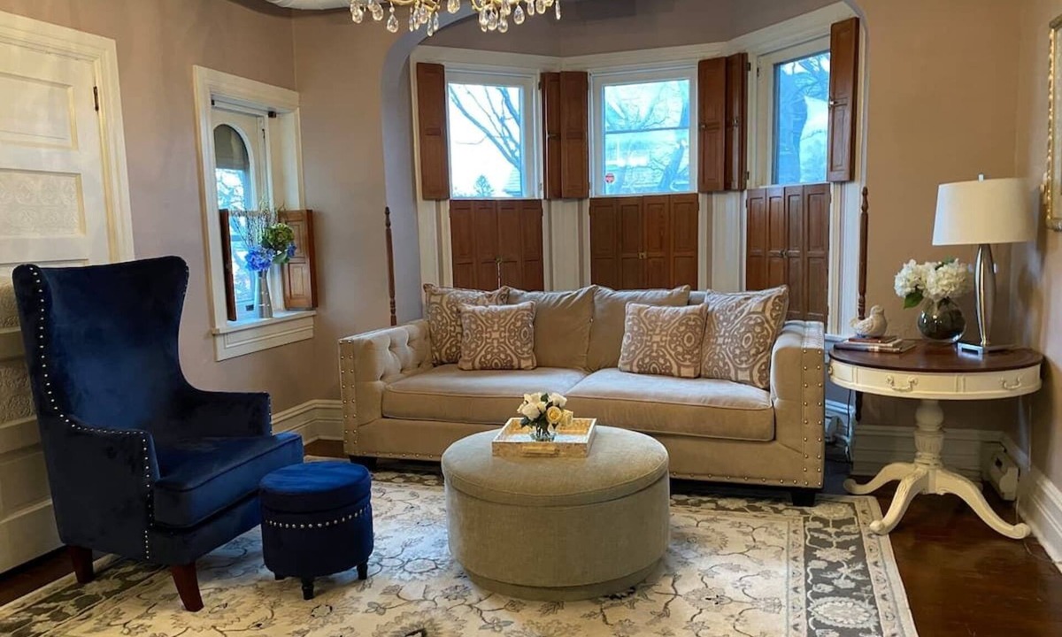 Rohrerstown Apartment | Beautiful getaway with TWO king beds, 1 queen bed & Jacuzzi bathtub!
