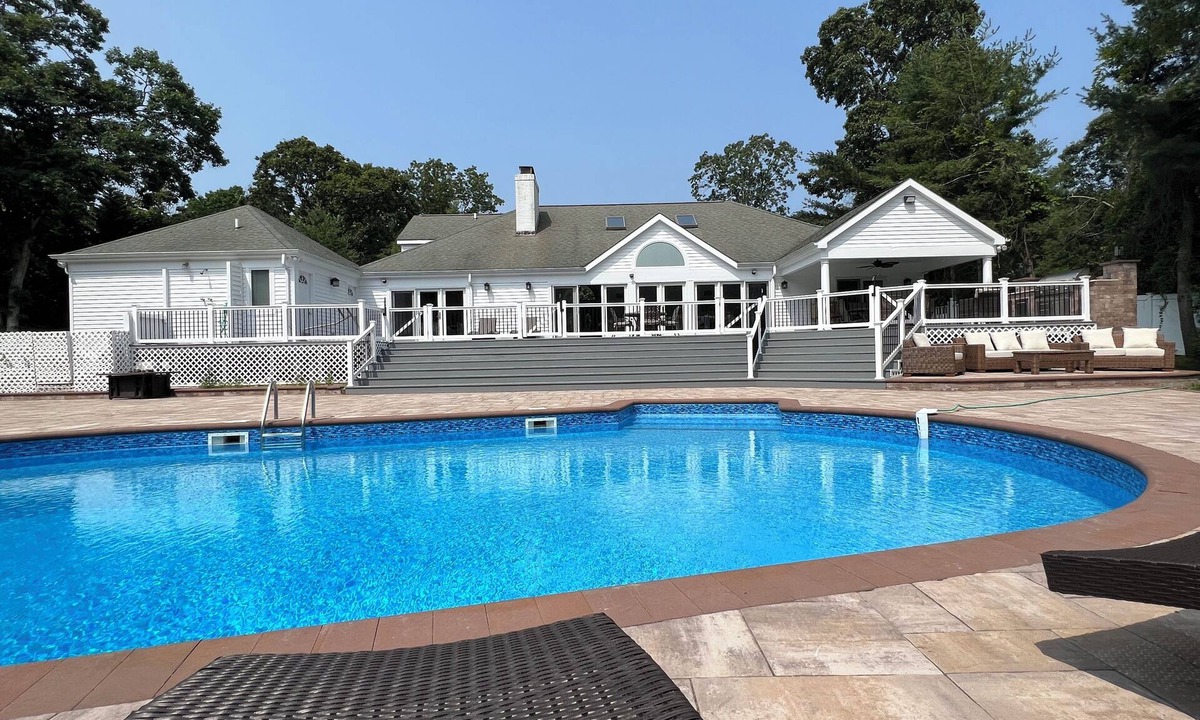 Hampton Bays House | Beautiful Hamptons home close to beaches, shopping, & restaurants!