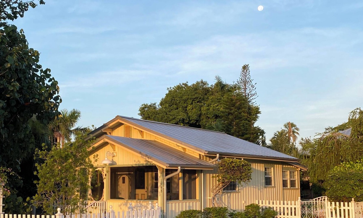 East Naples Cottage | Beautiful Historic 1925 Naples Florida Cottages Walk Downtown