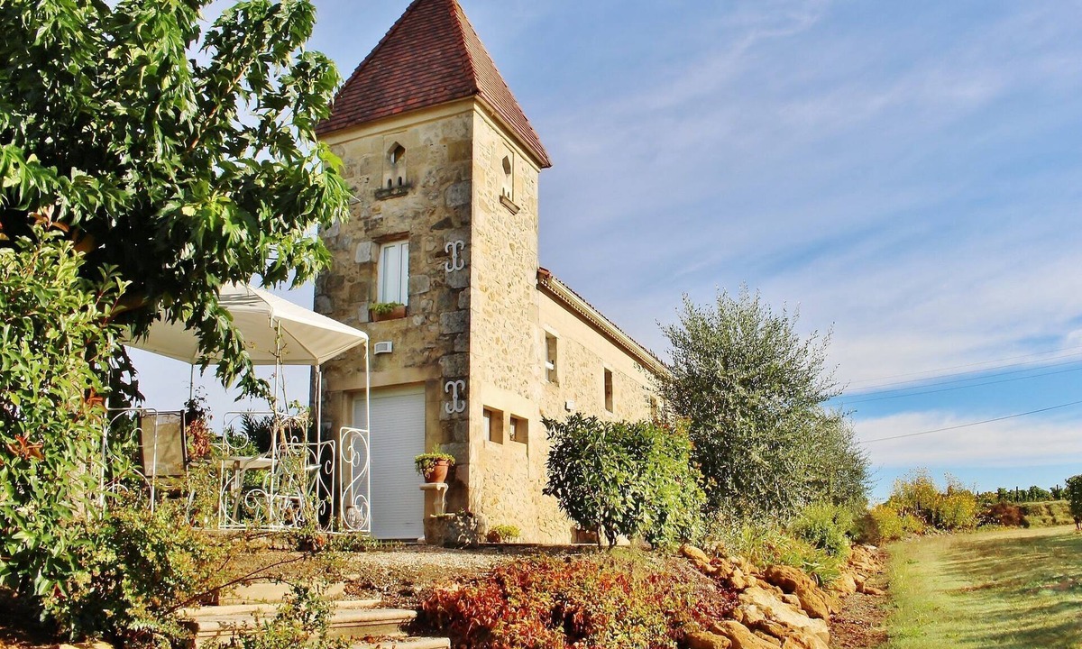 Monprimblanc House | Beautiful holiday home with swimming pool