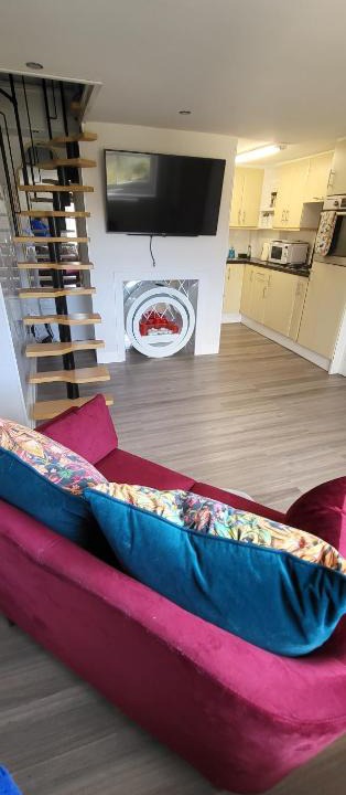 Rochester East Ward Apartment | Beautiful holiday studio in the heart of Rochester