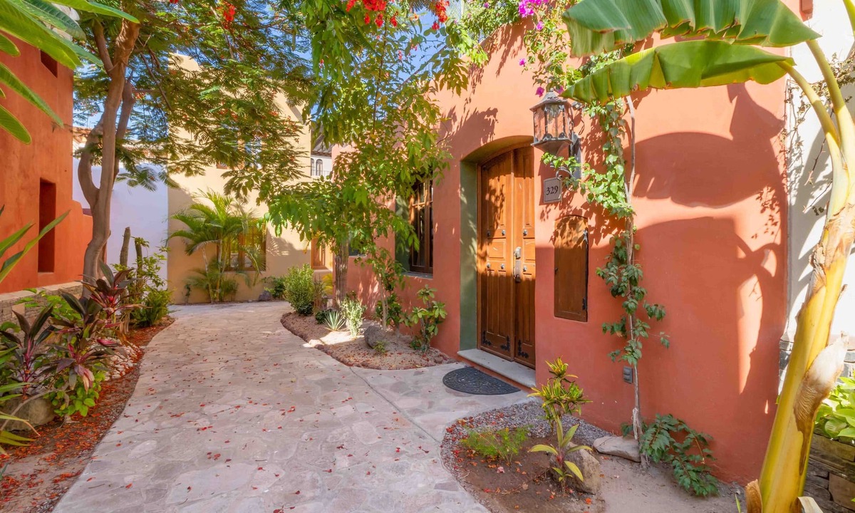 Nopolo House | Beautiful home in Founder s few Steps from the Coffee shop