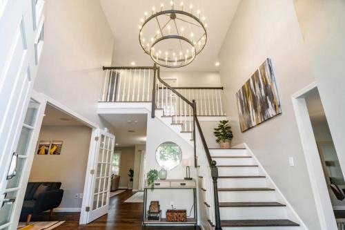 Holbrook House | Beautiful home next train station close to boston