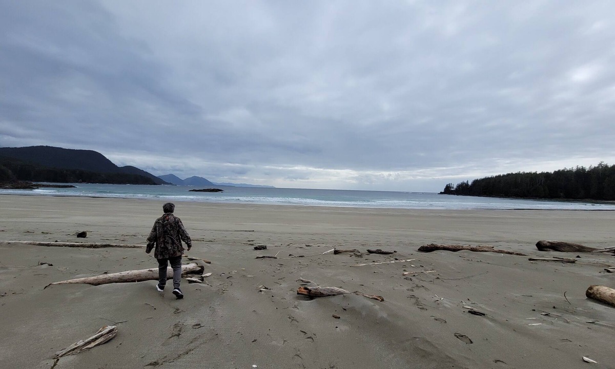 Winter Harbour House | Beautiful house with a cabin feel. Ocean view. EPIC fishing, beaches & wildlife!