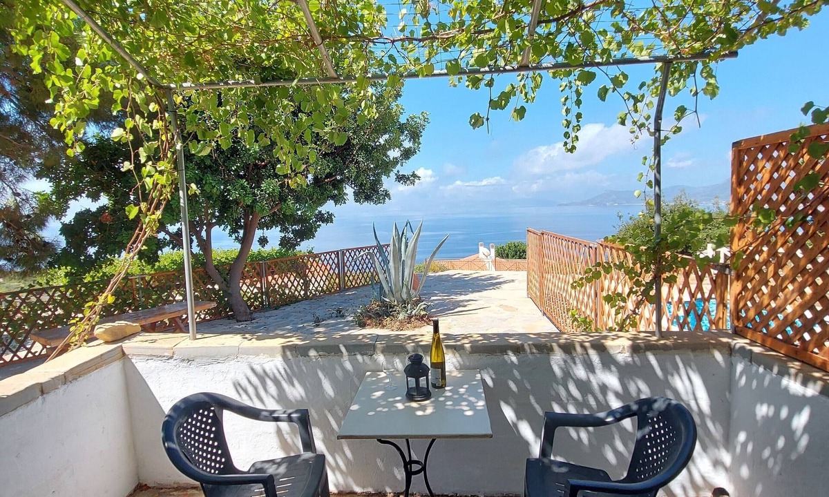 Koumeika House | Beautiful House Located on a Hill in Samos Island, 400 m From an Organized Beach