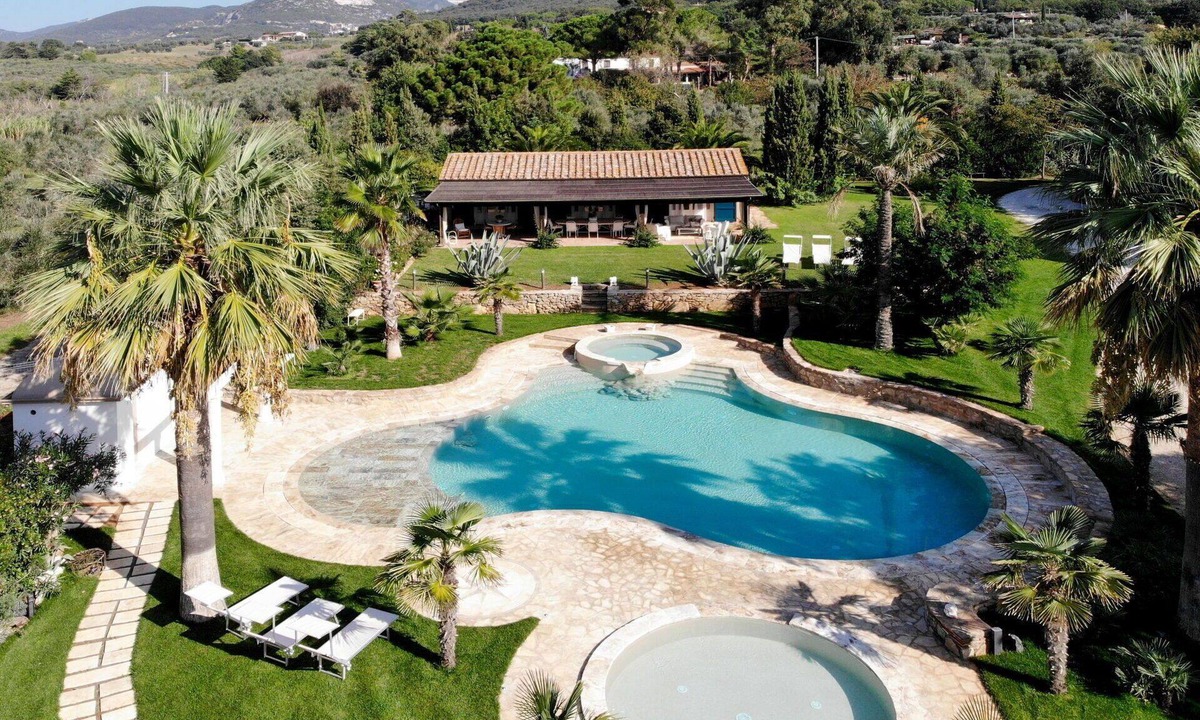Campiglia Marittima Villa | Beautiful private villa with WIFI, A/C, hot tub, private pool, TV, patio and pets allowed