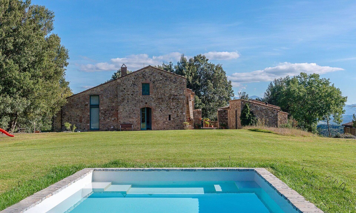 Civitella Paganico House | Beautiful villa for 12 guests with WIFI, private pool, TV, terrace, pets allowed and panoramic .