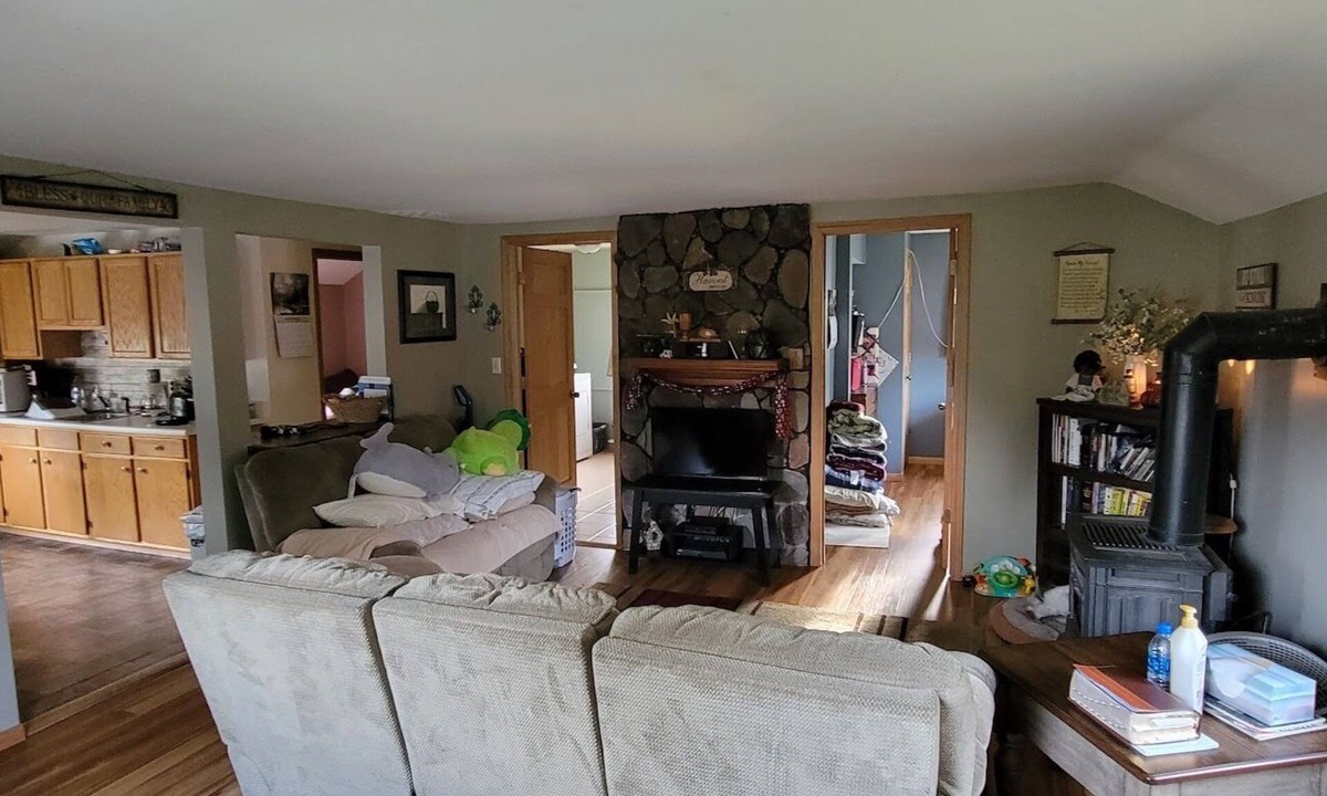 Chassell Cottage | Beautiful Keweenaw Country Cottage! Located in Upper Peninsula MI! Fenced yard!