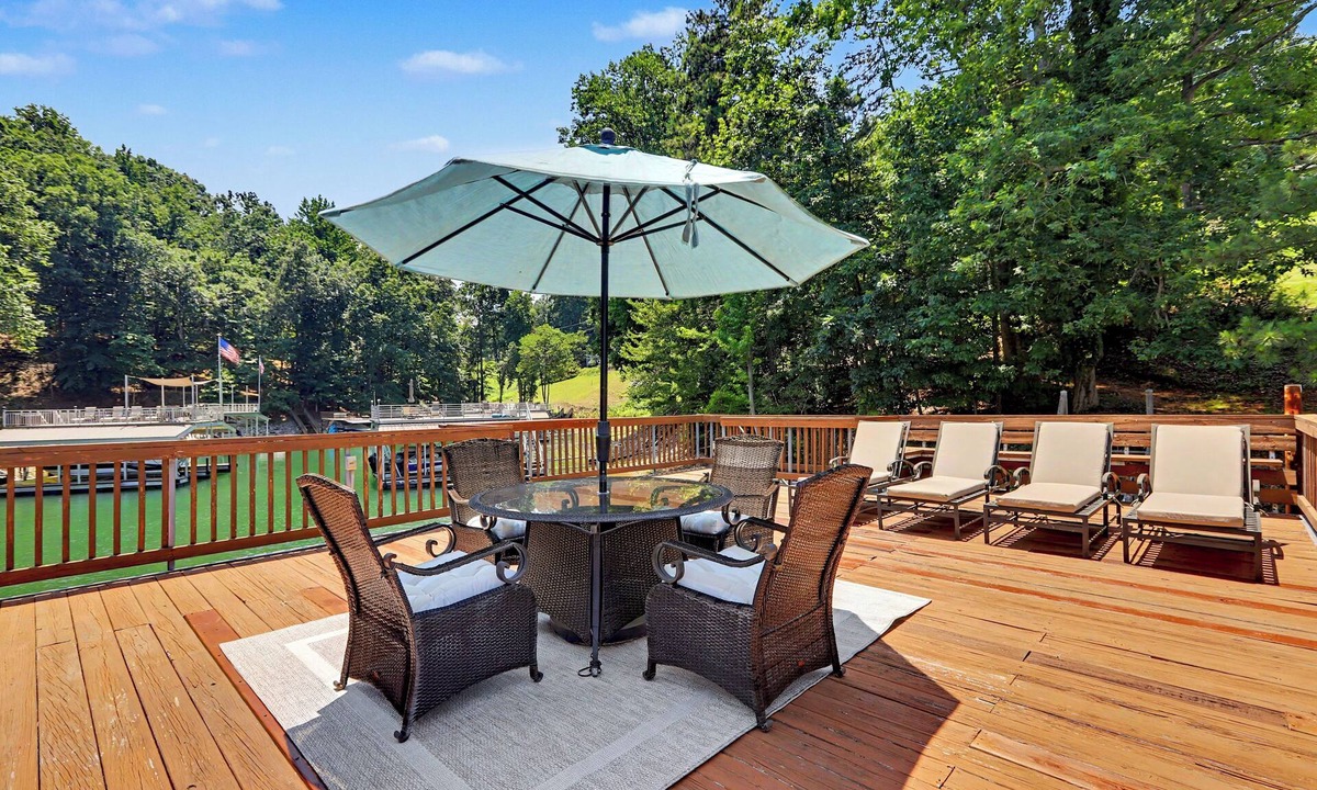 Flowery Branch House | Beautiful Lake Front Home With Private Dock!.