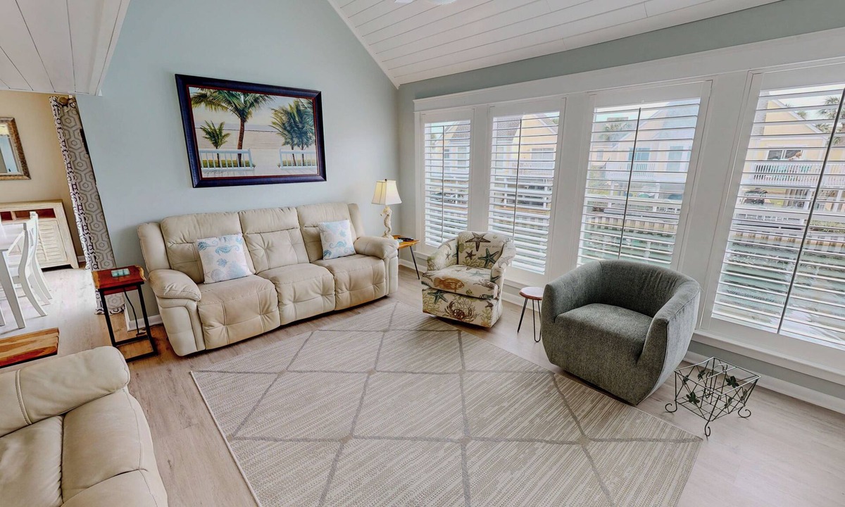 Holiday Isle Villa | Beautiful Lake frontPrivate Villa SPC 0013 with free beach service for 2