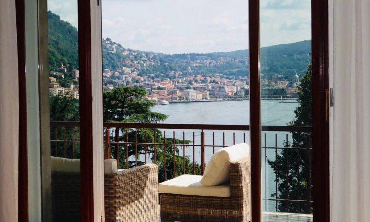 Como Apartment | Beautiful Lake View