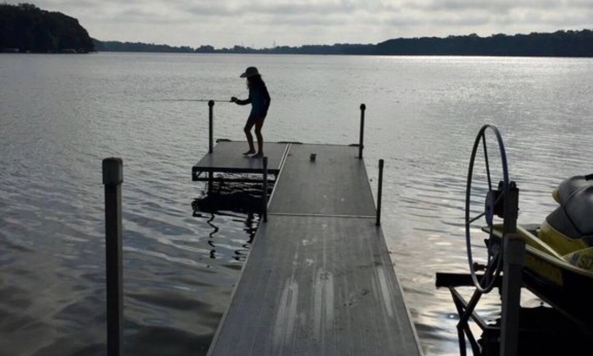 Windom Cabin | Beautiful Lakefront Cabin with Deck and Private dock