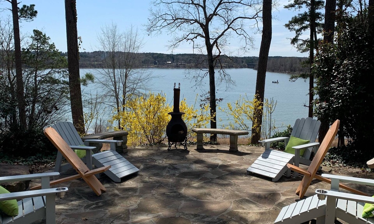 Edgemont House | Beautiful lakefront home! Beach your boat, swim, kayak and more! Sleeps 2-10.