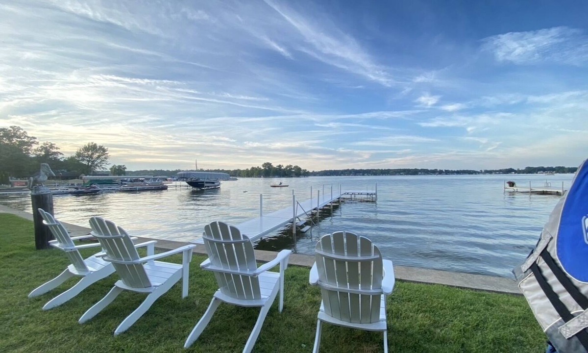 Angola House | Beautiful Lakefront Property with 2 Cottages - Crooked Lake Angola, Indiana