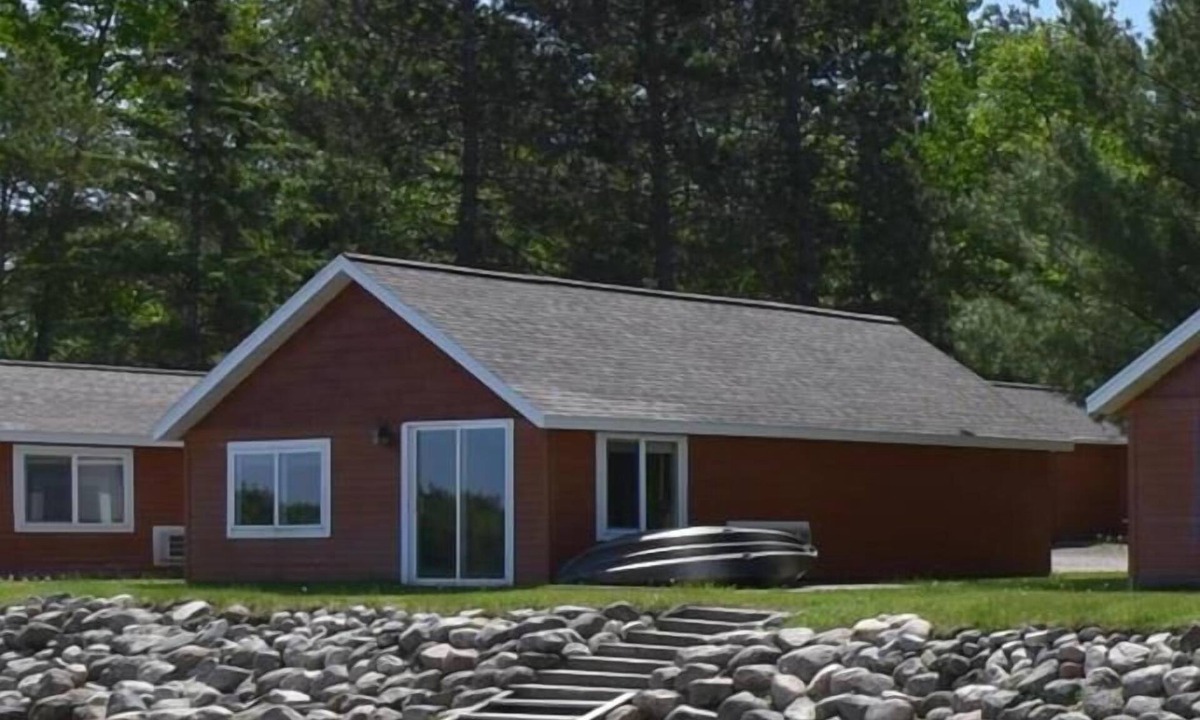 Brainerd Cabin | Beautiful lakeside 2 Bedroom cabin on private lake (Cabin#4)