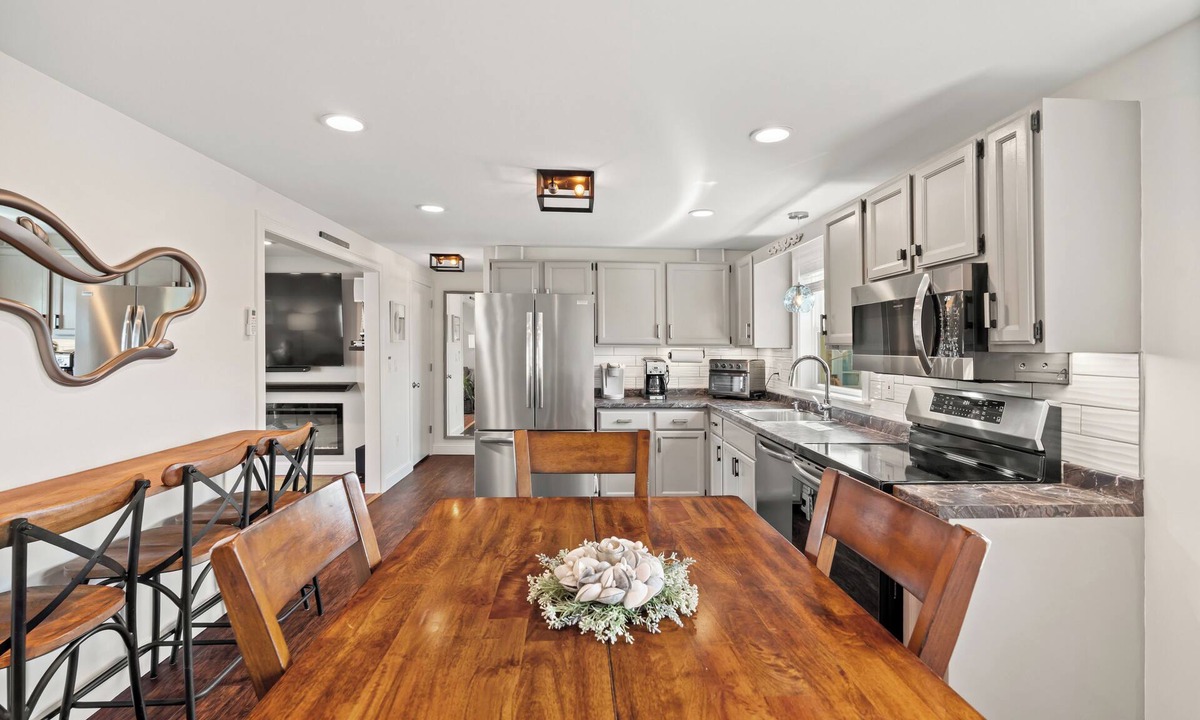 Salisbury Beach Apartment | Beautiful, Large 3-bedroom luxury apartment that's 300' from Salisbury Beach