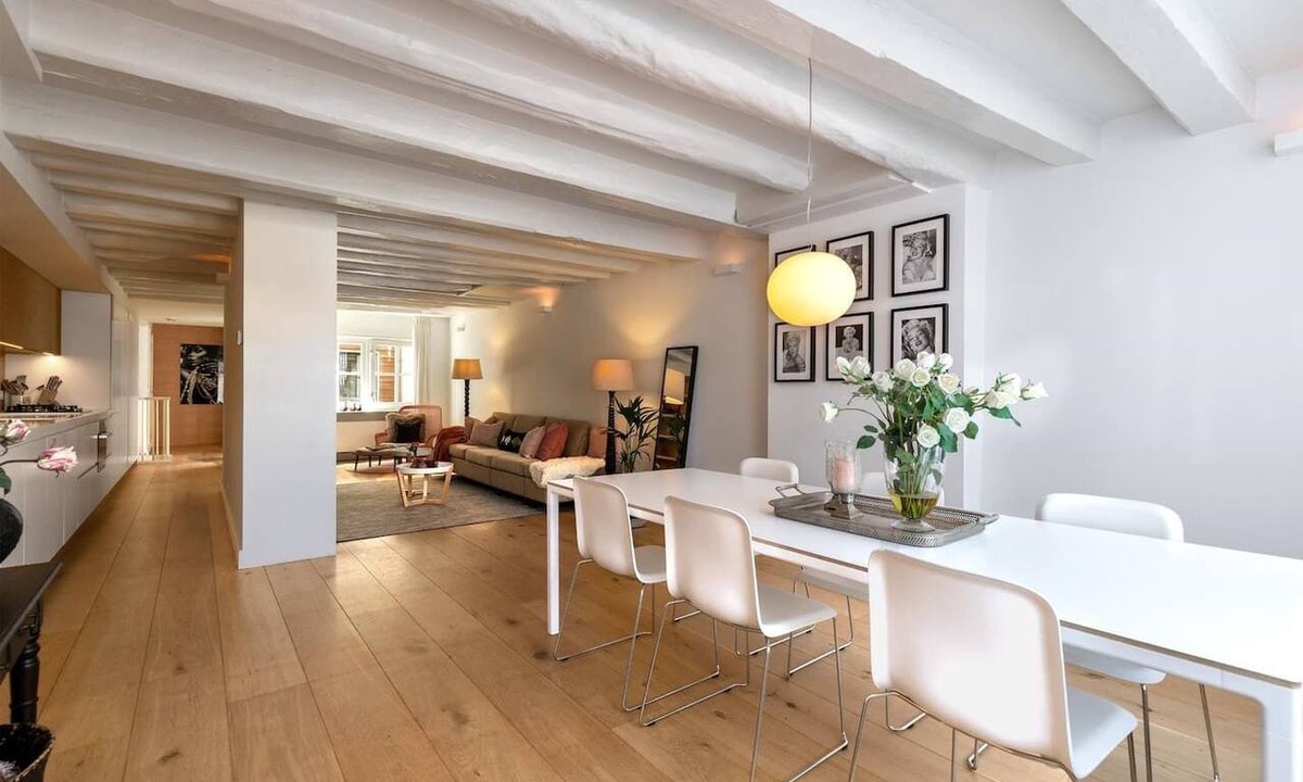 Jordaan Apartment | Beautiful large apartment at one of the most desirable locations on the famous Prinsengracht.