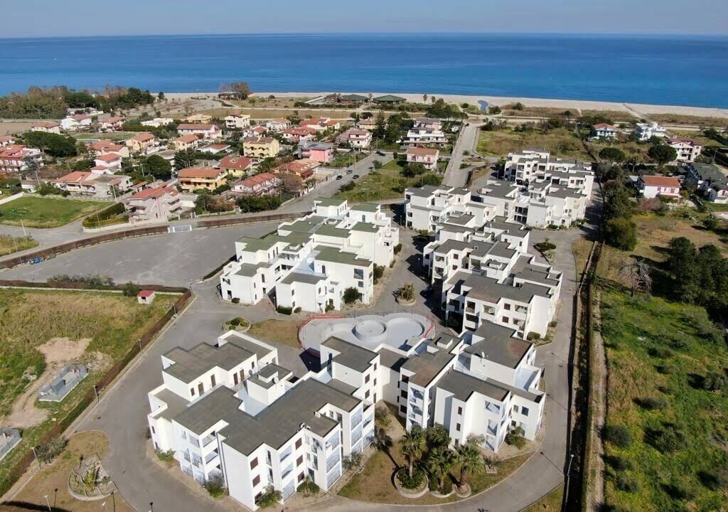 Isca Marina Apartment | Beautiful large coastal apartment on Ionian Sea 2