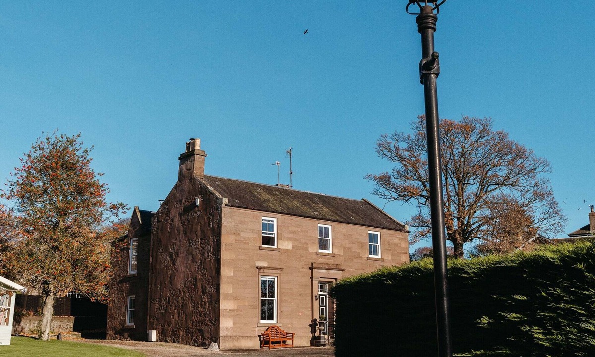 Letham Grange House | Beautiful large family home with hot tub, summer house, BBQ and pool table