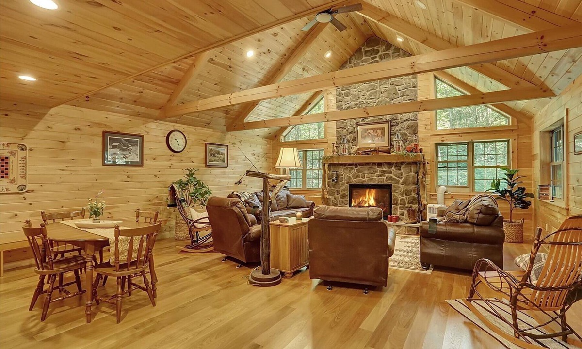 Cocolamus Cabin | Beautiful log cabin on 175 acres with trails