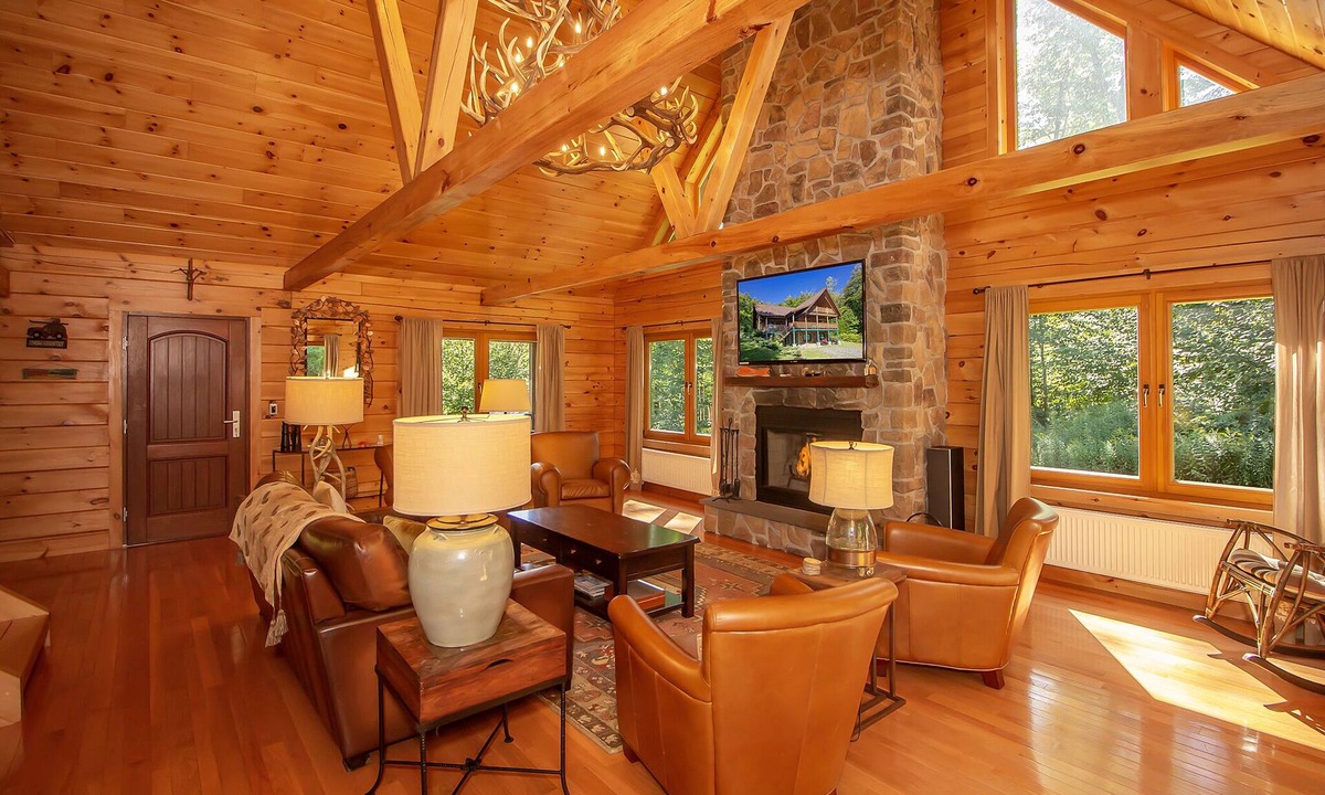 West Dover Cabin | Beautiful log home close to Mt. Snow with hot tub and sauna.