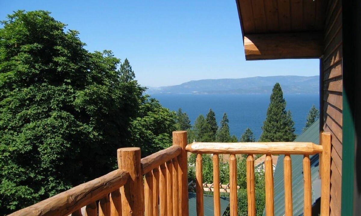 Bigfork House | Beautiful Log Home Overlooking Flathead Lake in Bigfork Montana!