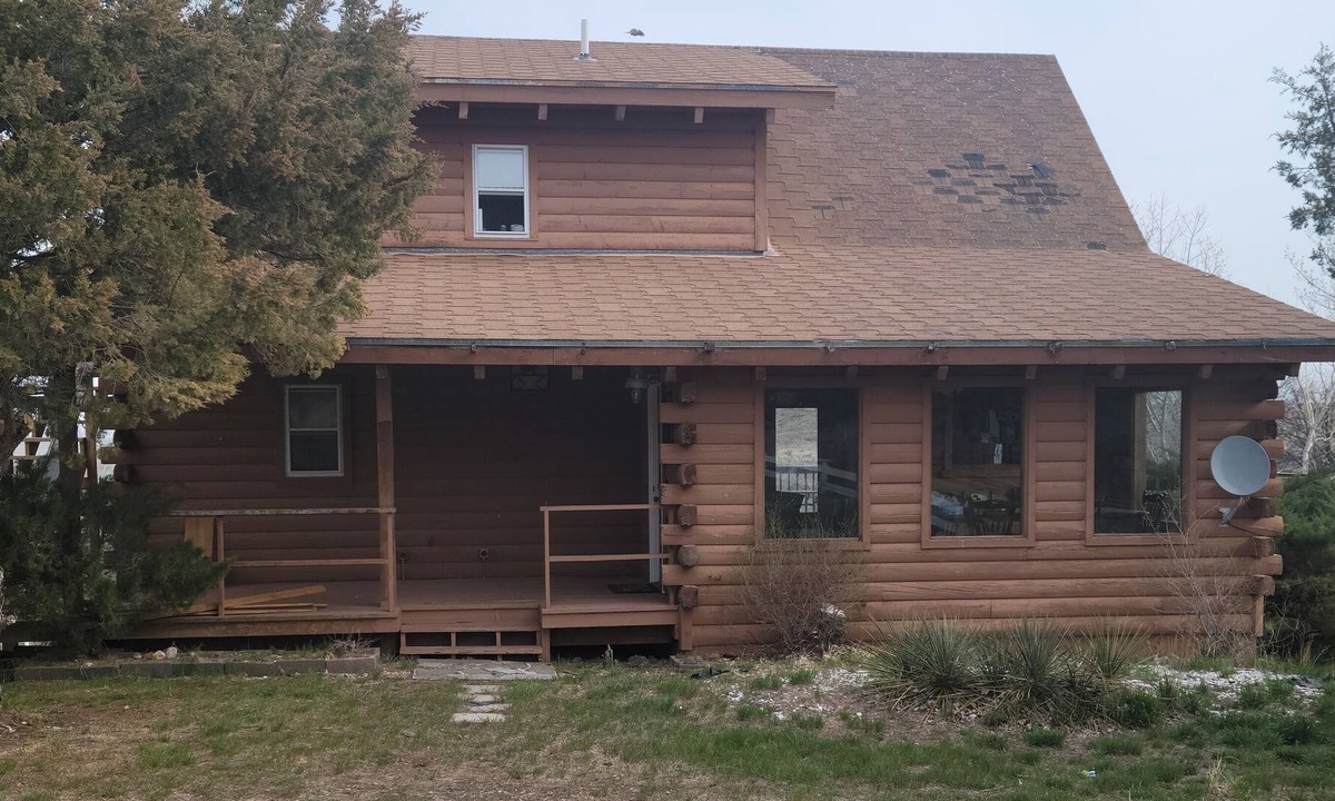 Jackson County Bed & Breakfast | Beautiful log home with a great view of the badlands national park.