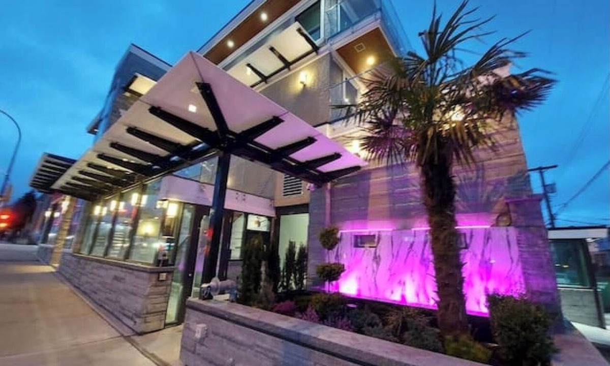 East Side House | Beautiful Luxurious 3 Bedroom Townhouse