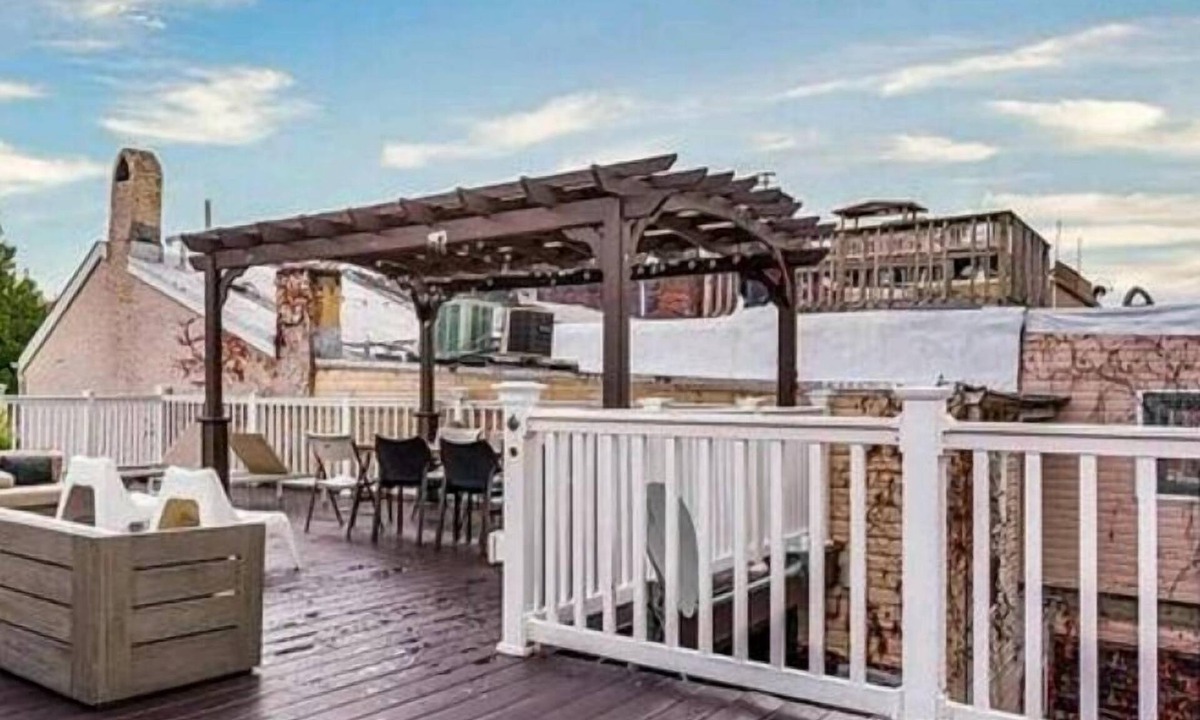 Canton House | Beautiful Luxury waterfront Property,clean,Fully sterilized,Family oriented.