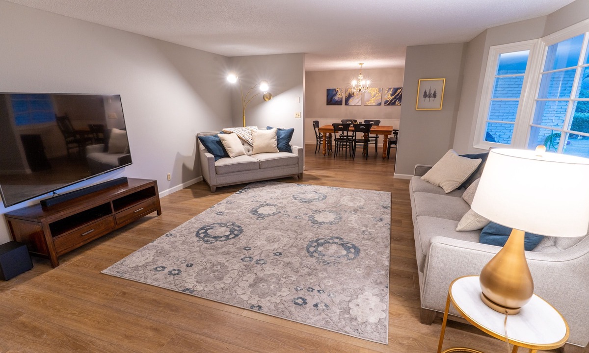 Central Oregon House | Beautiful Midcentury modern 4 bedroom home