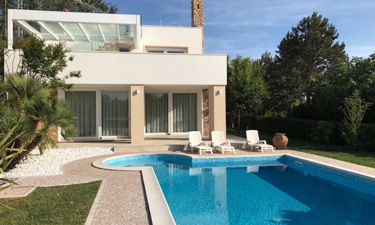 Isola Albarella Villa | Beautiful Modern Villa in Albarella by Beahost