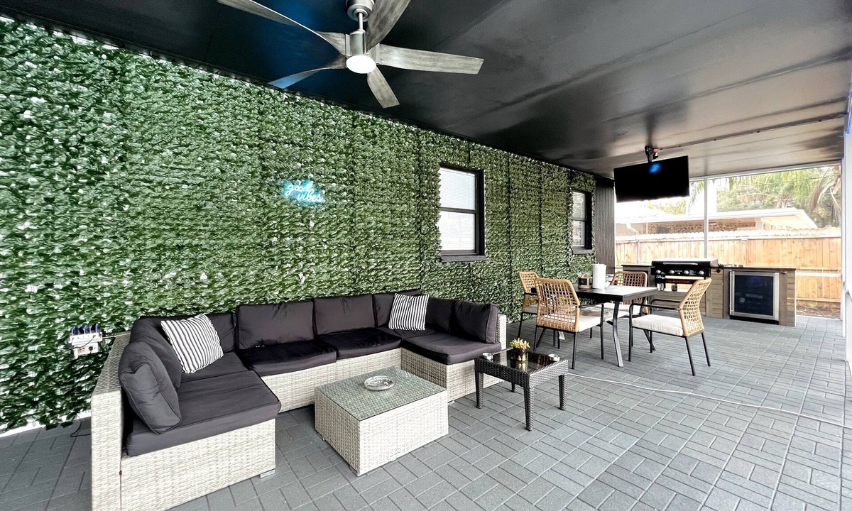 Clearwater House | Beautiful modern 3 bedroom home in Clearwater, FL