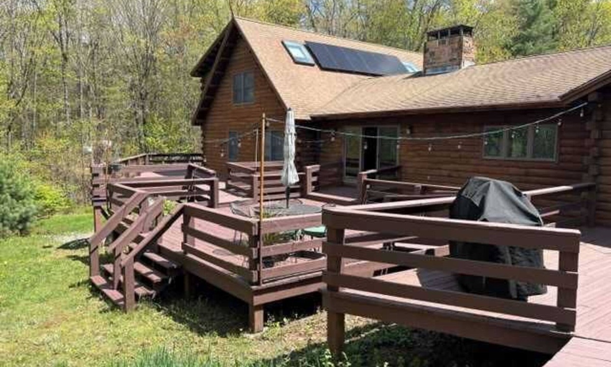 Wrentham House | Beautiful Modern 4 BD Cabin 4km from Gillette