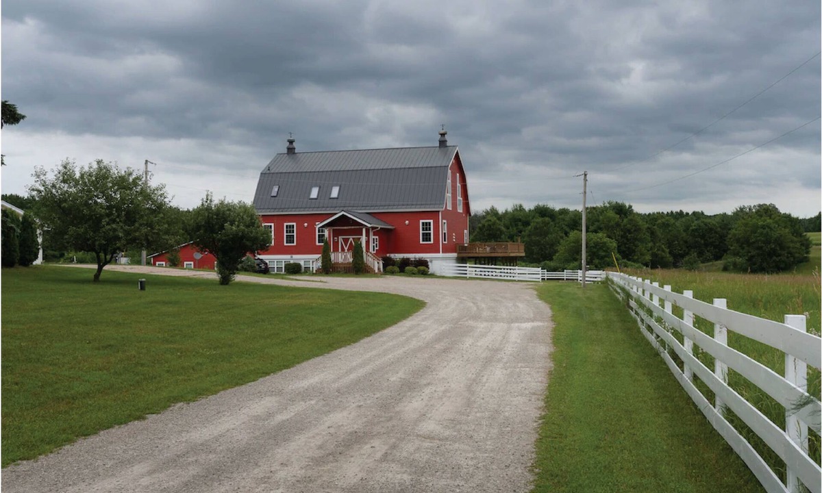 Pine River House | Beautiful modern rustic barn located near state parks and Chain o Lakes.