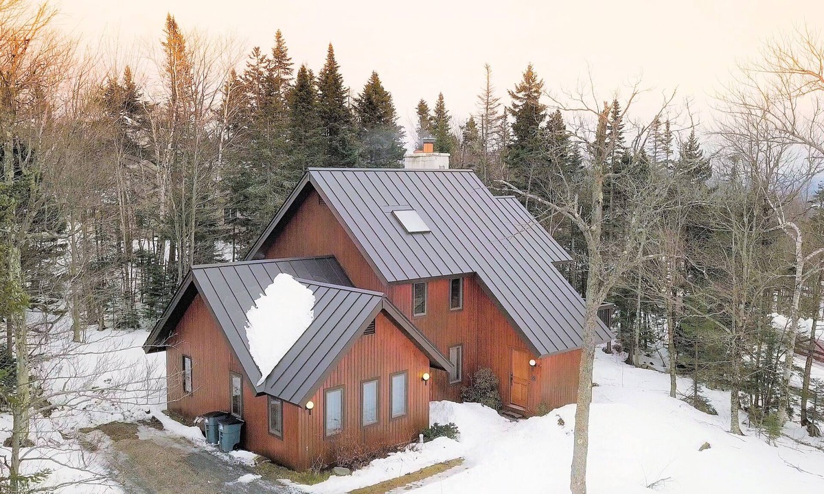 Bromley Mountain House | Beautiful Mountain Getaway - Last Minute Booking Promos! Minutes from Manchester