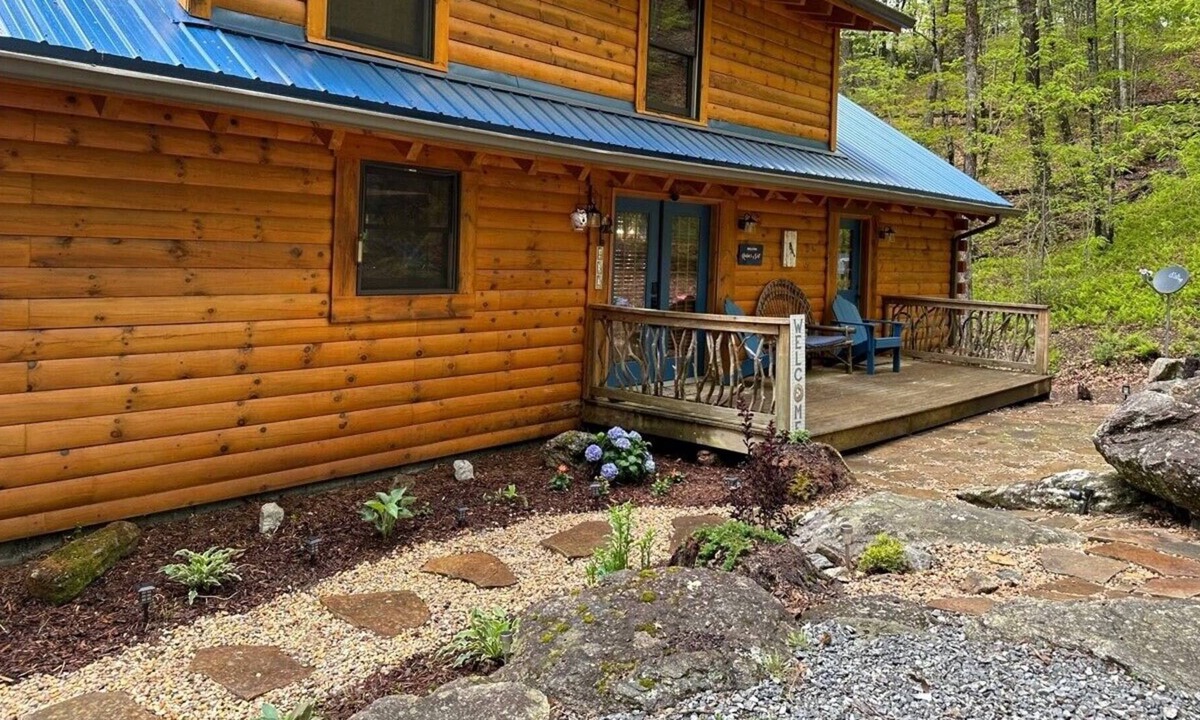 Sapphire Cabin | Beautiful Mountain Log Cabin